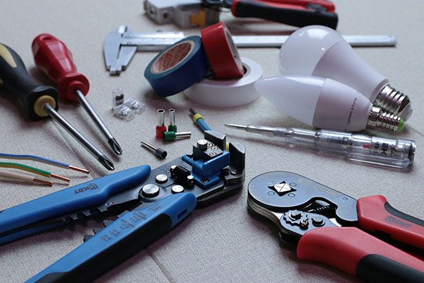 Elektriker Århus værktøj og ledninger